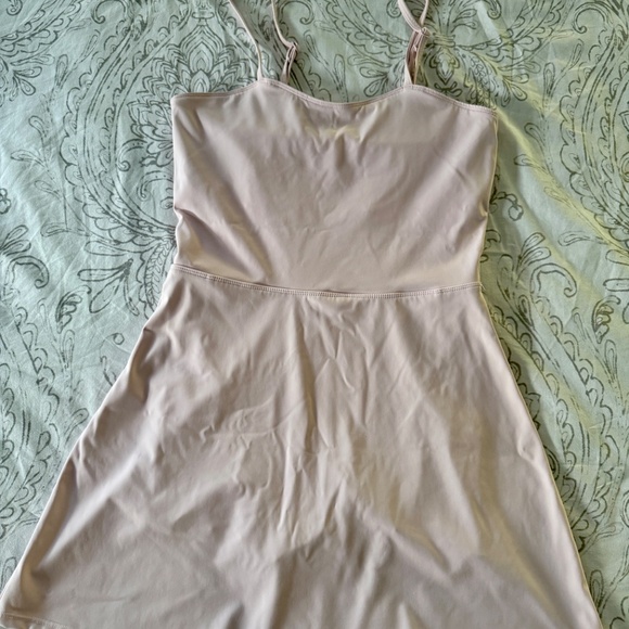 Authentic Alo Alosoft Courtside Tennis Dress Ballet Pink M NWOT - Picture 2 of 5